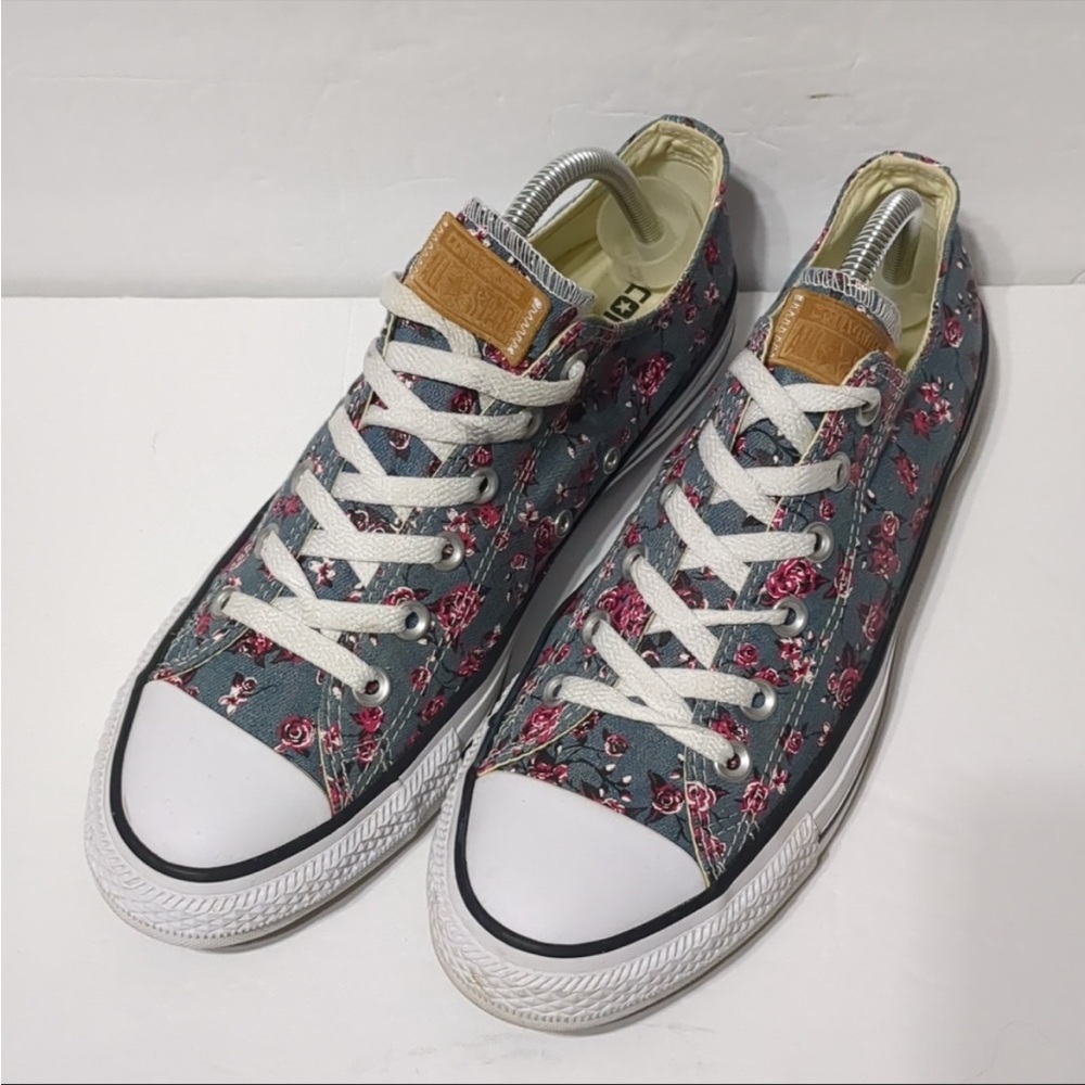 Floral converse women’s size 10